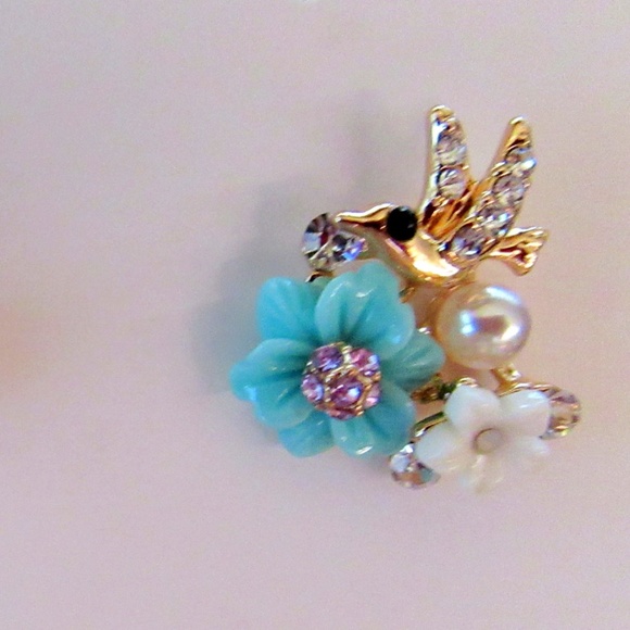 Aqua & white flower cluster pierced earrings with bird and rhinestones - NOS - Picture 4 of 5